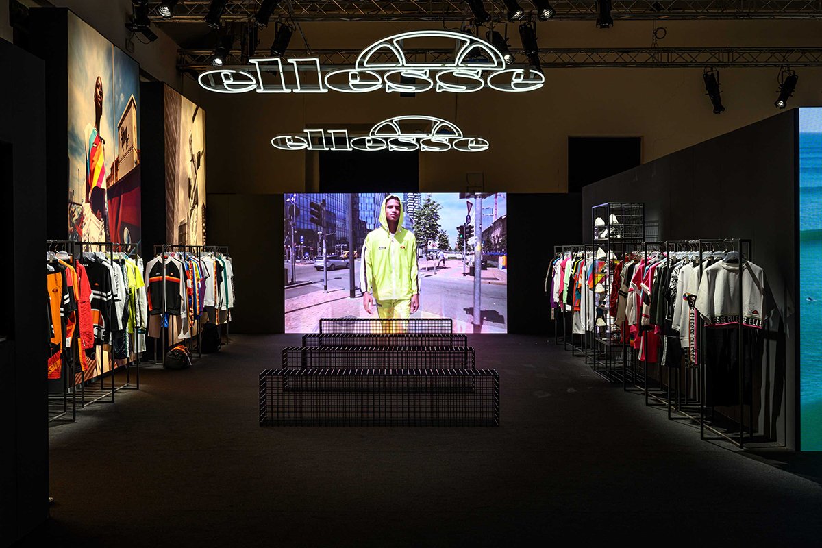 Ellesse 展览设计由 Wea / Pitti Uomo 96 / Ellesse 设计,城市苏醒了 Ellesse 展览设计由 Wea / Pitti Uomo 96 / Ellesse 设计,城市苏醒了