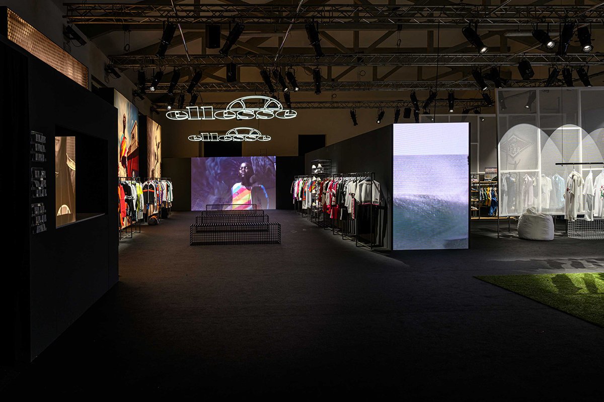 Ellesse 展览设计由 Wea / Pitti Uomo 96 / Ellesse 设计,城市苏醒了 Ellesse 展览设计由 Wea / Pitti Uomo 96 / Ellesse 设计,城市苏醒了