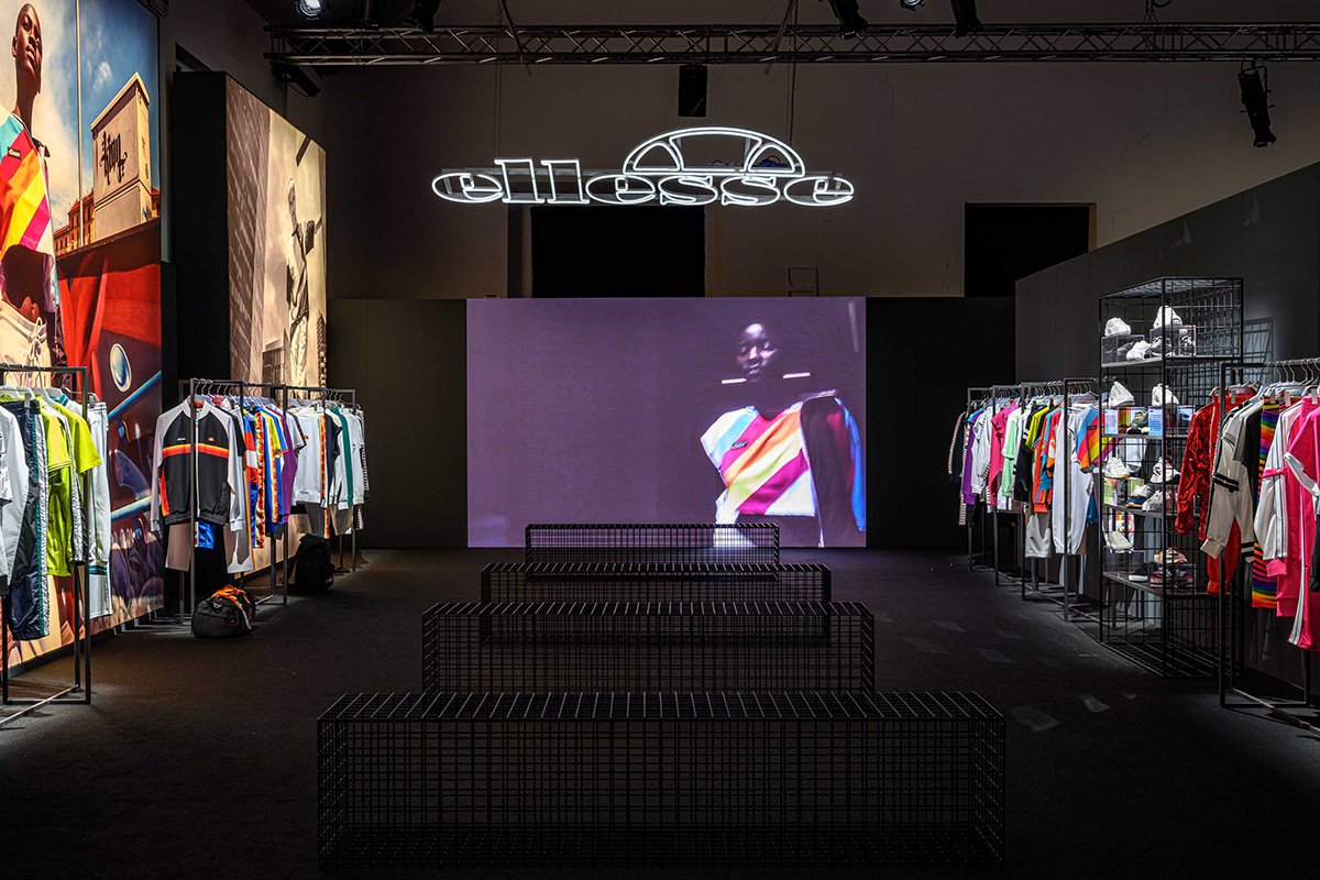 Ellesse 展览设计由 Wea / Pitti Uomo 96 / Ellesse 设计,城市苏醒了 Ellesse 展览设计由 Wea / Pitti Uomo 96 / Ellesse 设计,城市苏醒了