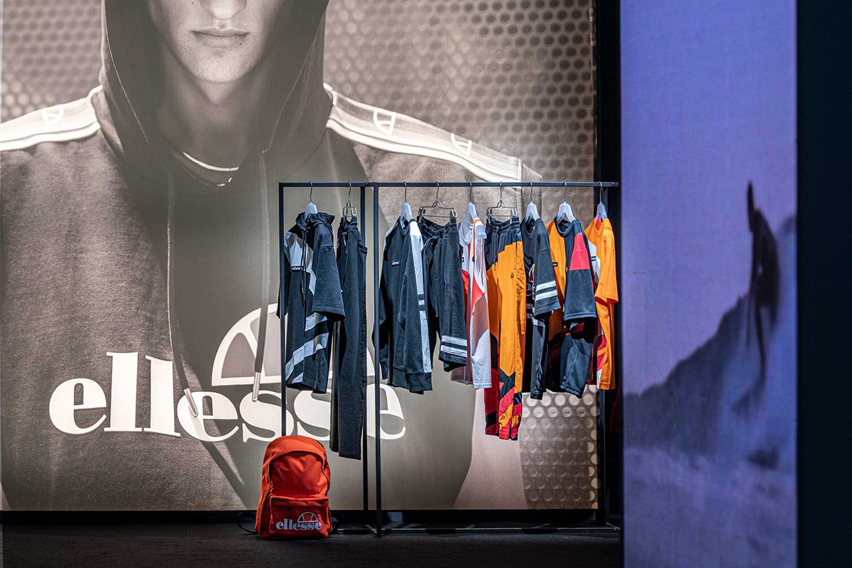 Ellesse 展览设计由 Wea / Pitti Uomo 96 / Ellesse 设计,城市苏醒了 Ellesse 展览设计由 Wea / Pitti Uomo 96 / Ellesse 设计,城市苏醒了