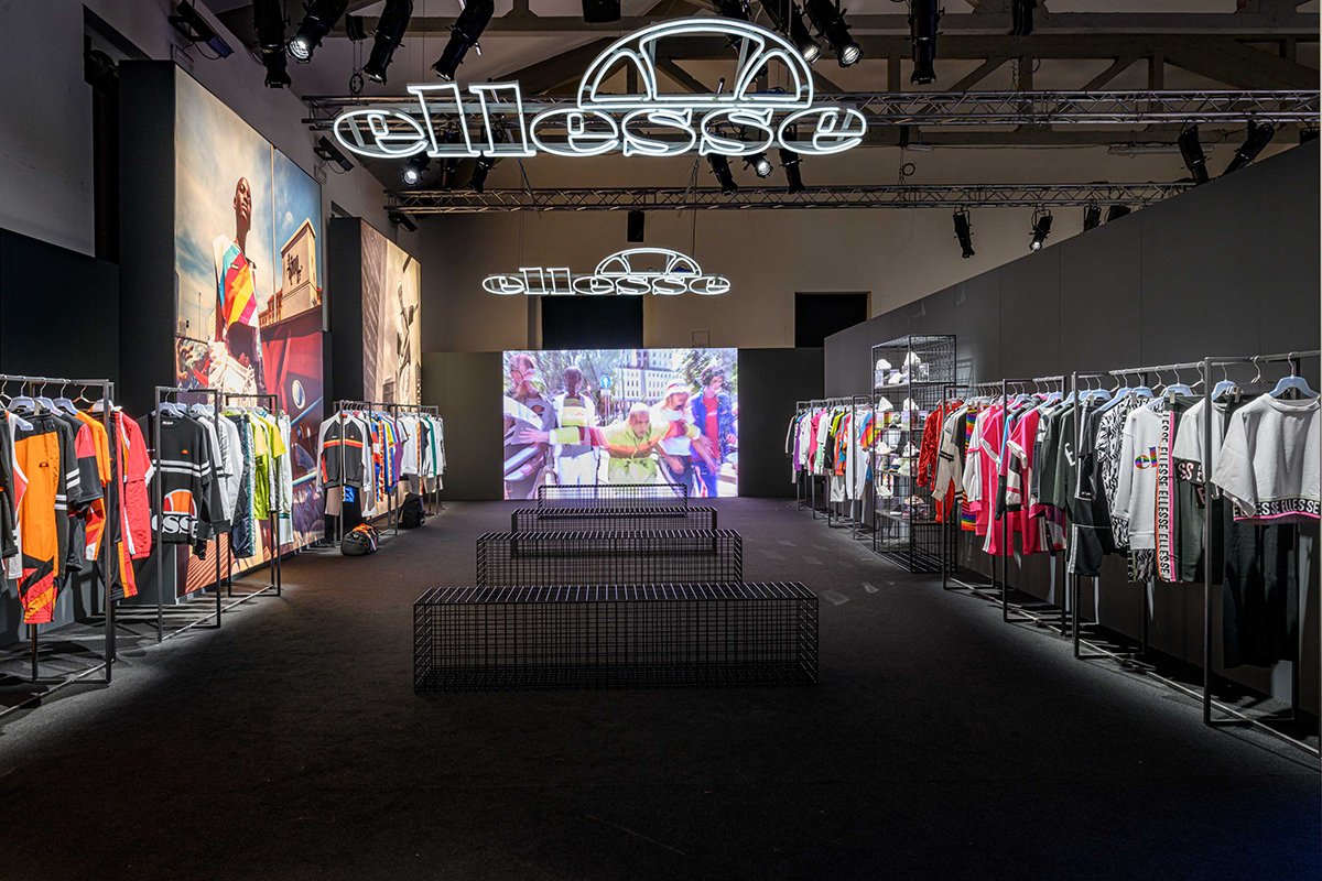 Ellesse 展览设计由 Wea / Pitti Uomo 96 / Ellesse 设计,城市苏醒了 Ellesse 展览设计由 Wea / Pitti Uomo 96 / Ellesse 设计,城市苏醒了