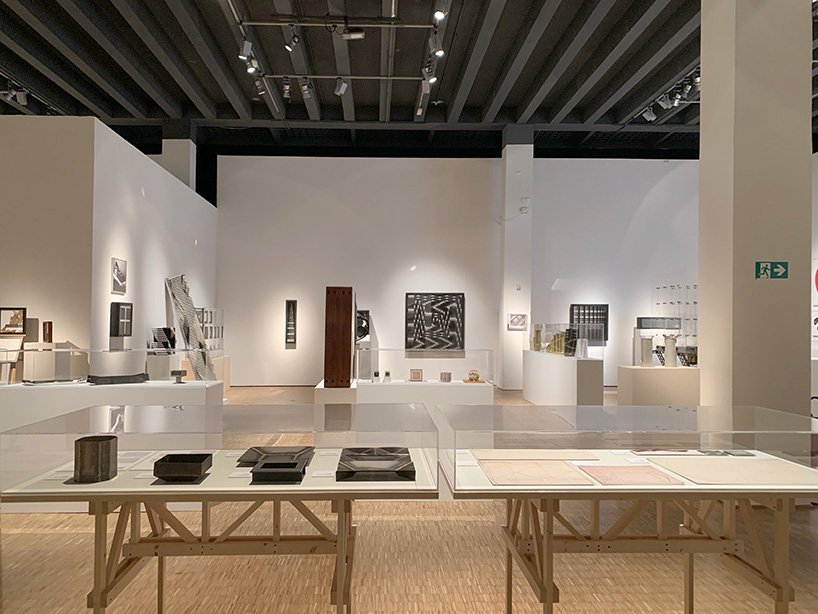 汉斯·乌尔里希·奥布里斯特策划的恩佐·马里展览在米兰三年展开幕 汉斯·乌尔里希·奥布里斯特策划的恩佐·马里展览在米兰三年展开幕