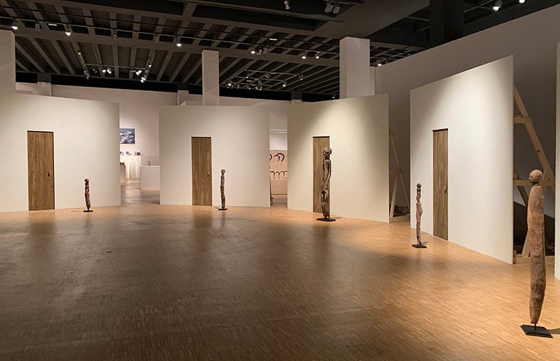 汉斯·乌尔里希·奥布里斯特策划的恩佐·马里展览在米兰三年展开幕 汉斯·乌尔里希·奥布里斯特策划的恩佐·马里展览在米兰三年展开幕