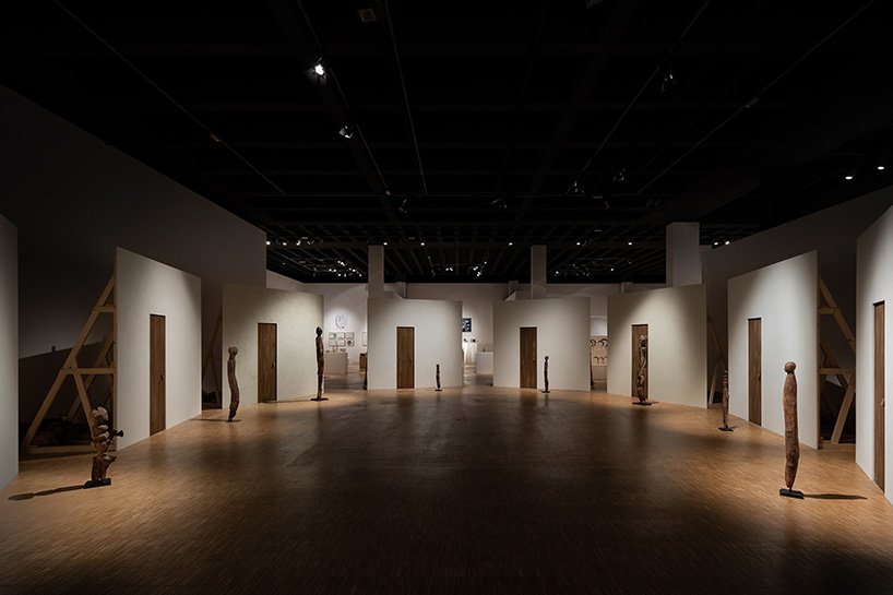 汉斯·乌尔里希·奥布里斯特策划的恩佐·马里展览在米兰三年展开幕 汉斯·乌尔里希·奥布里斯特策划的恩佐·马里展览在米兰三年展开幕