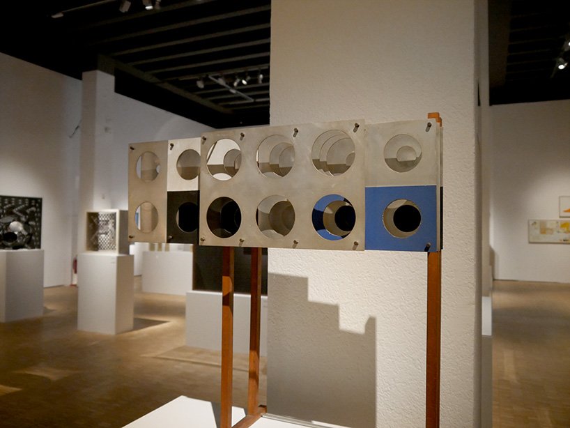 汉斯·乌尔里希·奥布里斯特 (hans ulrich obrist) 讨论米兰三年展恩佐·马里 (enzo mari) 展览的策展