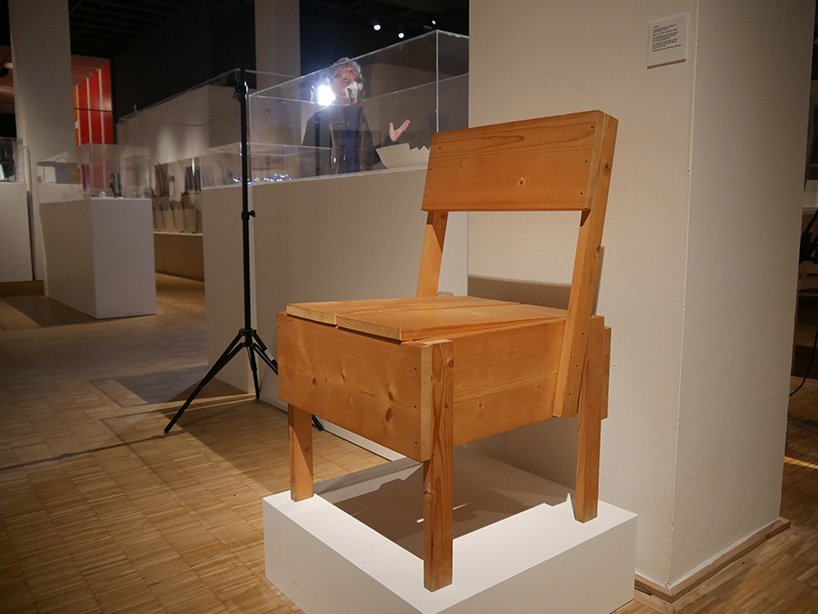 汉斯·乌尔里希·奥布里斯特 (hans ulrich obrist) 讨论米兰三年展恩佐·马里 (enzo mari) 展览的策展