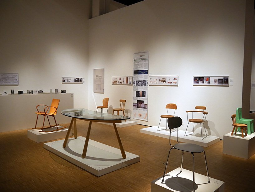 汉斯·乌尔里希·奥布里斯特 (hans ulrich obrist) 讨论米兰三年展恩佐·马里 (enzo mari) 展览的策展