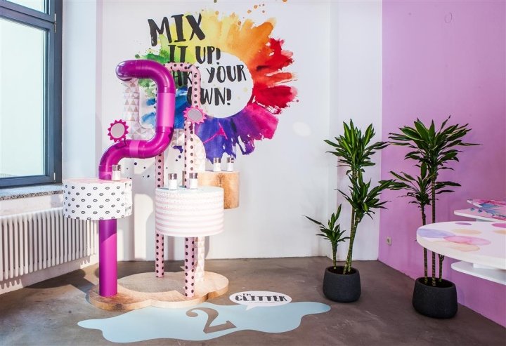 由 ARNO & DFROST 设计的 Essential Maker Shop 快闪店,德国柏林 由 ARNO & DFROST 设计的 Essential Maker Shop 快闪店,德国柏林