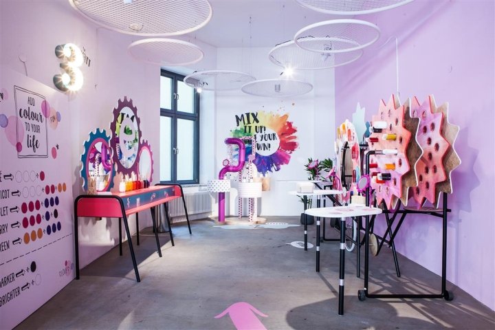 由 ARNO & DFROST 设计的 Essential Maker Shop 快闪店,德国柏林 由 ARNO & DFROST 设计的 Essential Maker Shop 快闪店,德国柏林