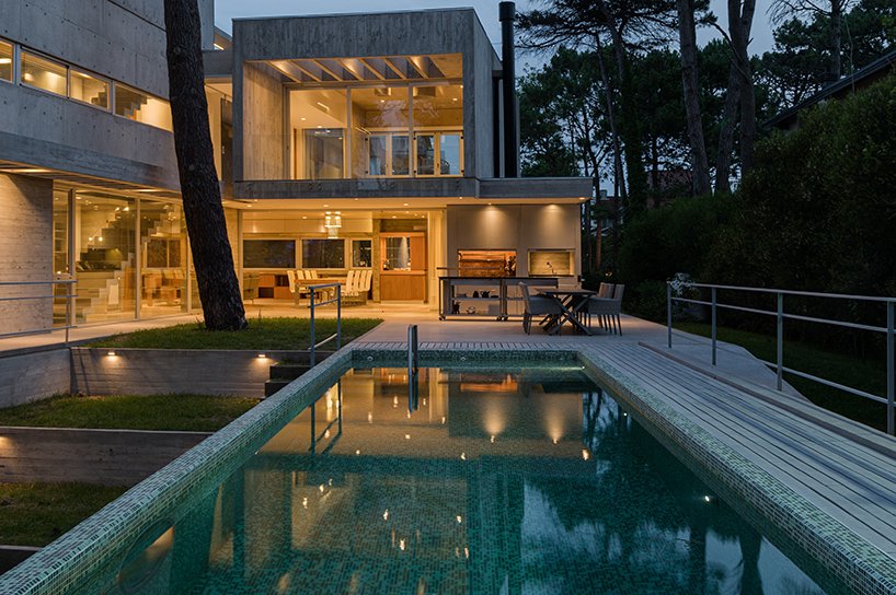 estudio galera 的“casa jacaranda”是一组不断生长和扩张的混凝土盒子 estudio galera 的“casa jacaranda”是一组不断生长和扩张的混凝土盒子