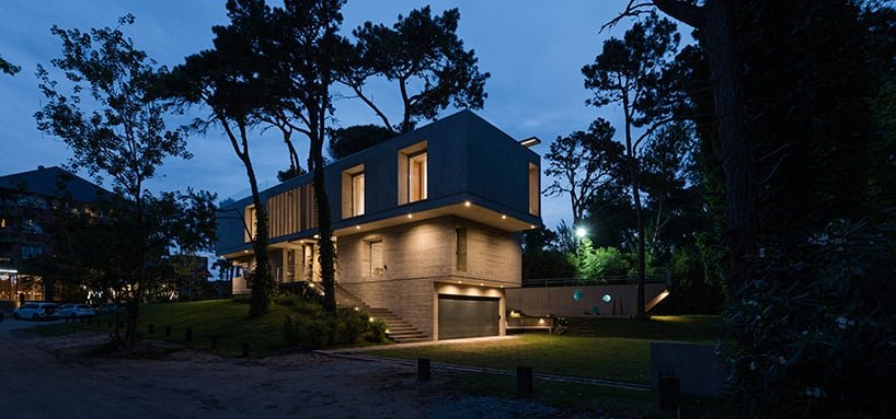 estudio galera 的“casa jacaranda”是一组不断生长和扩张的混凝土盒子 estudio galera 的“casa jacaranda”是一组不断生长和扩张的混凝土盒子