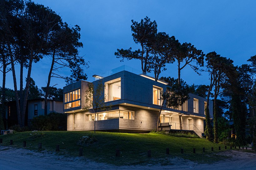 estudio galera 的“casa jacaranda”是一组不断生长和扩张的混凝土盒子 estudio galera 的“casa jacaranda”是一组不断生长和扩张的混凝土盒子