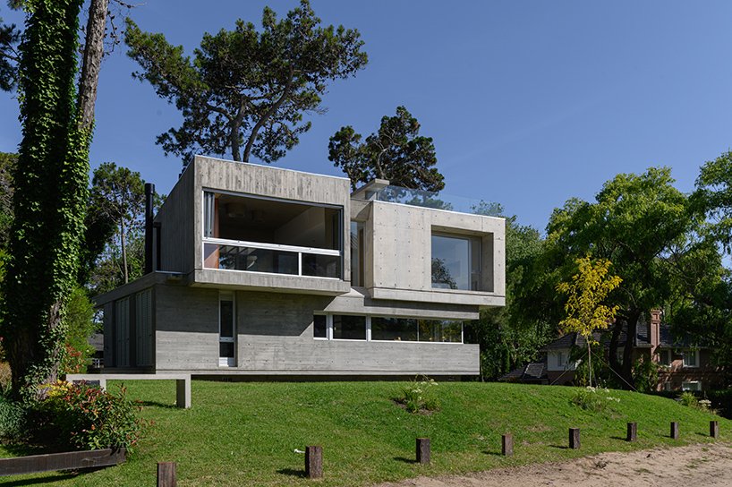 estudio galera 的“casa jacaranda”是一组不断生长和扩张的混凝土盒子 estudio galera 的“casa jacaranda”是一组不断生长和扩张的混凝土盒子