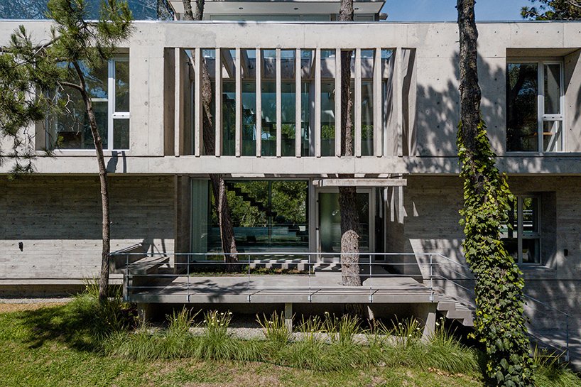 estudio galera 的“casa jacaranda”是一组不断生长和扩张的混凝土盒子 estudio galera 的“casa jacaranda”是一组不断生长和扩张的混凝土盒子