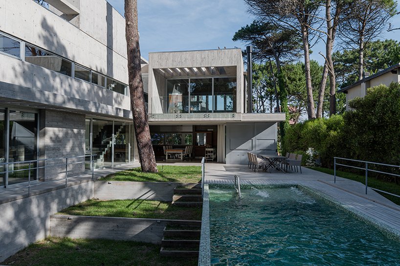 estudio galera 的“casa jacaranda”是一组不断生长和扩张的混凝土盒子 estudio galera 的“casa jacaranda”是一组不断生长和扩张的混凝土盒子