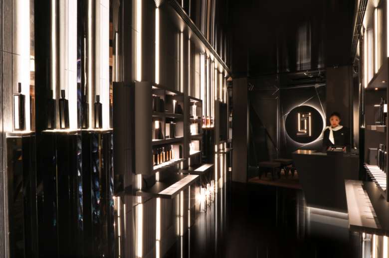 Serge Lutens 首家亚洲概念店，由 centdegrés 设计
