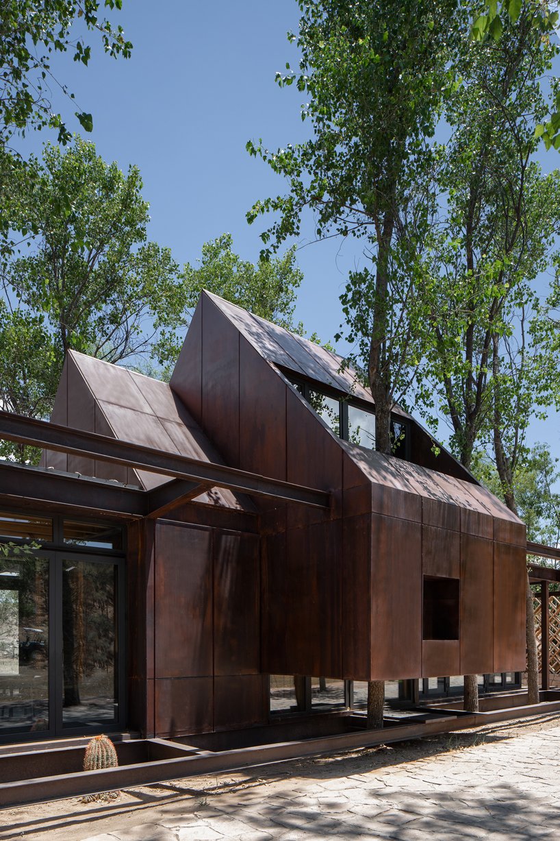 墨西哥乡村的“露台”由树干填充,由 fabian m escalante h 设计 墨西哥乡村的“露台”由树干填充,由 fabian m escalante h 设计