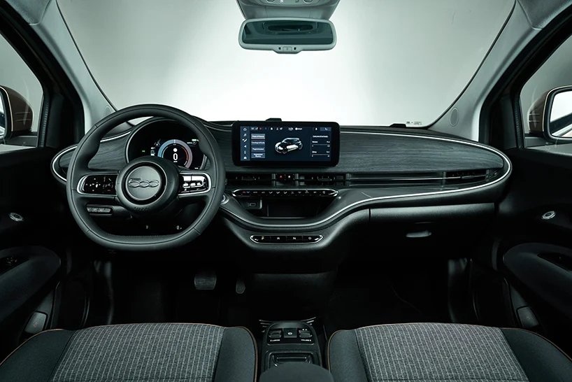 菲亚特推出新款 500 3+1——这款标志性的全电动汽车现在多了一个车门