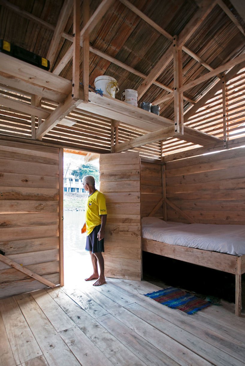 natura futura + juan carlos bamba 设计的渔民避难所漂浮在厄瓜多尔的一条河上