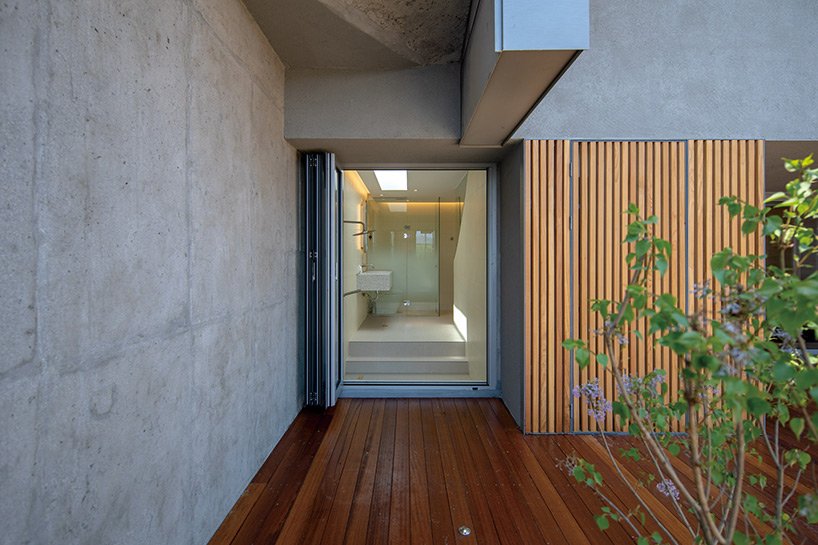 造型建筑师在韩国围绕一个有围墙的庭院设计了“瓦尔登住宅” 造型建筑师在韩国围绕一个有围墙的庭院设计了“瓦尔登住宅”