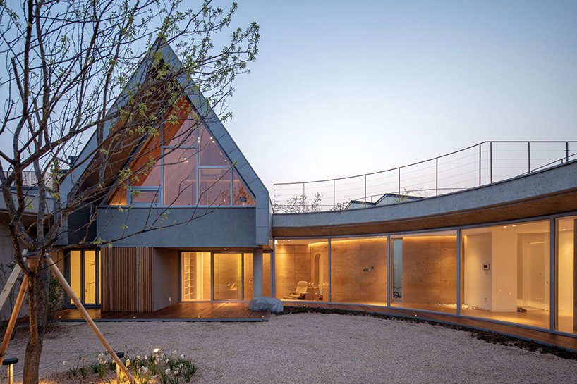 造型建筑师在韩国围绕一个有围墙的庭院设计了“瓦尔登住宅” 造型建筑师在韩国围绕一个有围墙的庭院设计了“瓦尔登住宅”