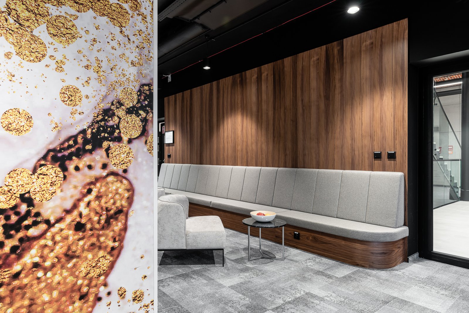 瑞士精准与历史的融合。科莱恩新罗兹办公室一瞥