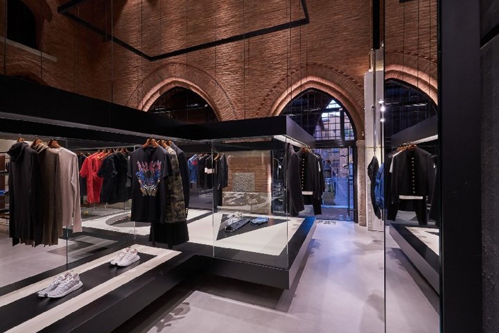 Roberto Baciocchi 的 FR 精品店，意大利博洛尼亚