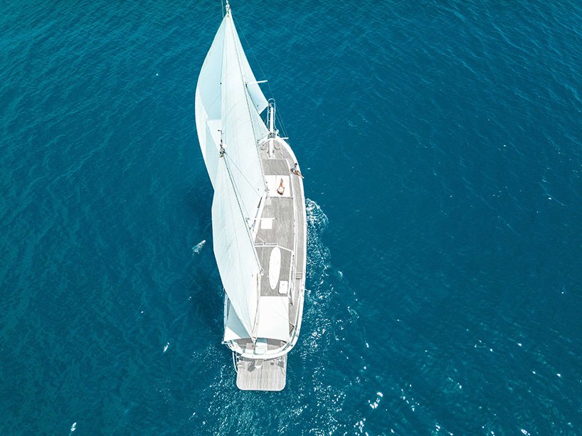 fran silvestre arquitectos 重新设计土耳其纵帆船，打造全白色帆船