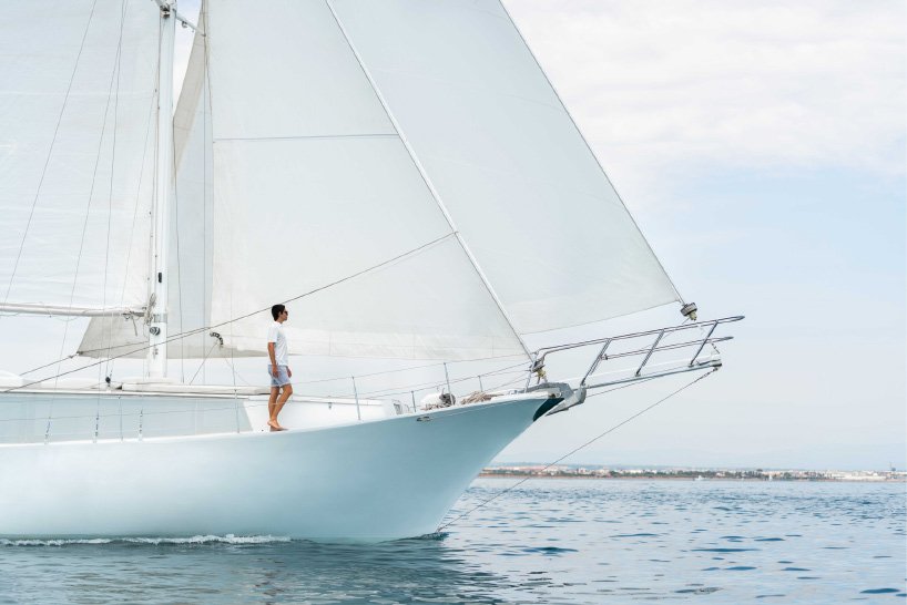 fran silvestre arquitectos 重新设计土耳其纵帆船，打造全白色帆船