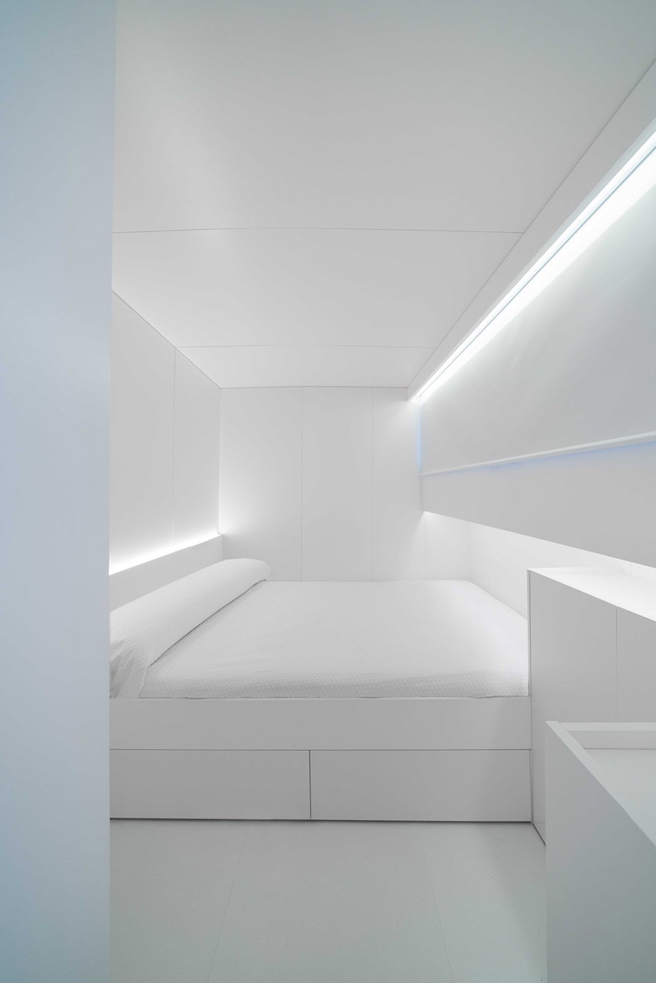 fran silvestre arquitectos 重新设计土耳其纵帆船，打造全白色帆船