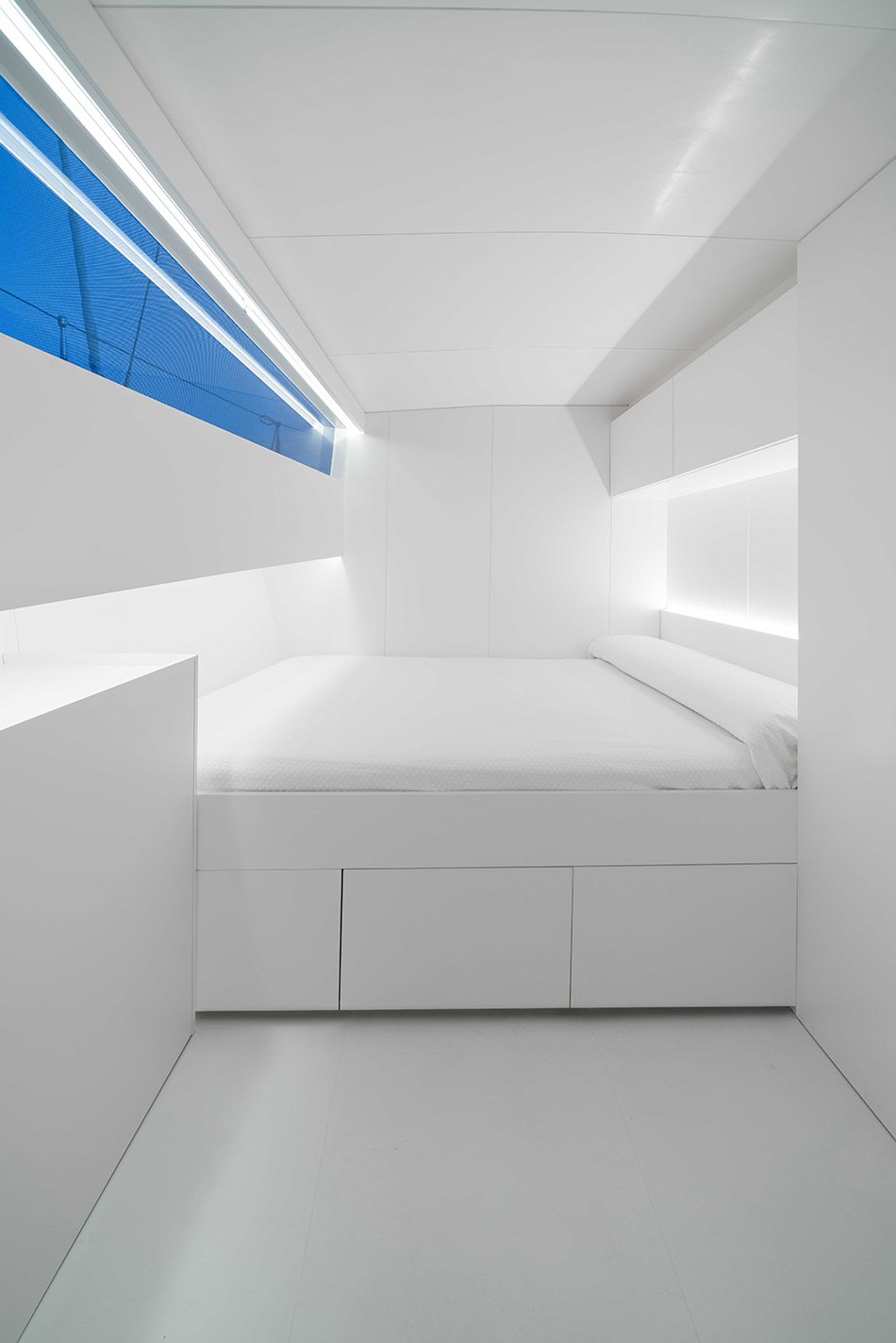 fran silvestre arquitectos 重新设计土耳其纵帆船，打造全白色帆船