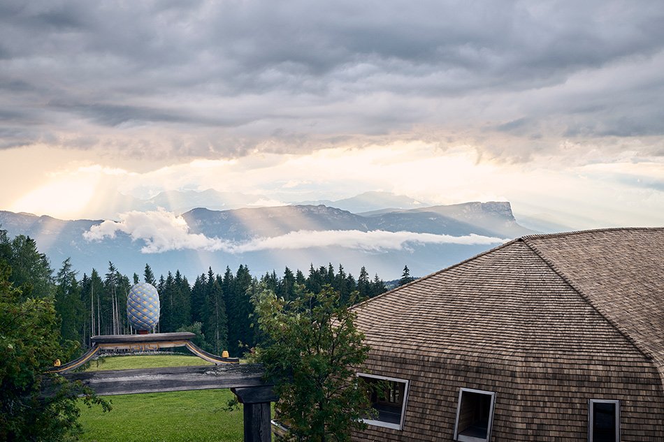 AMDL CIRCLE + michele de lucchi 使用回收的木材建造南蒂罗尔的酒店建筑