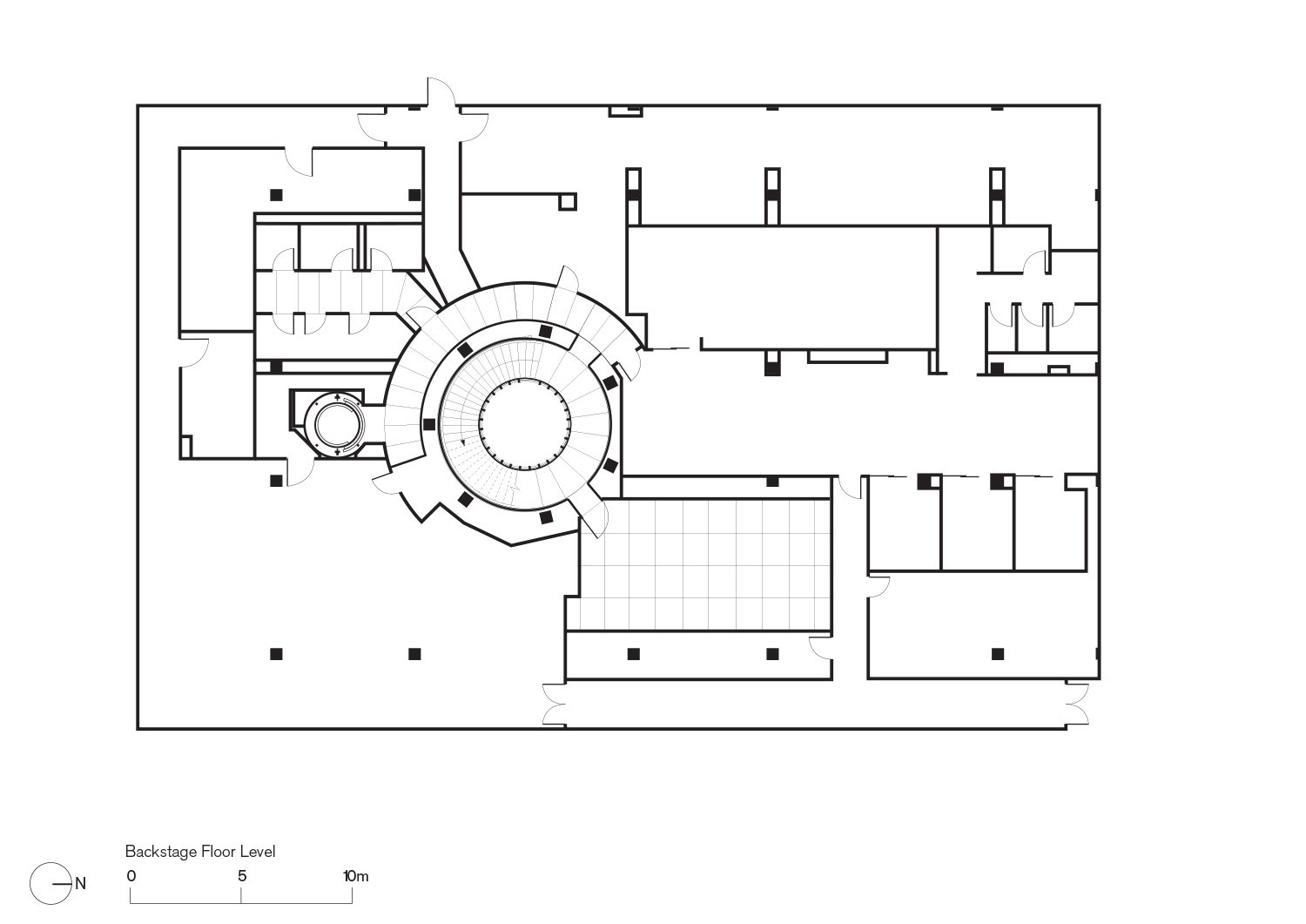 曼谷的“苹果中心世界”坐落在悬臂树冠下
