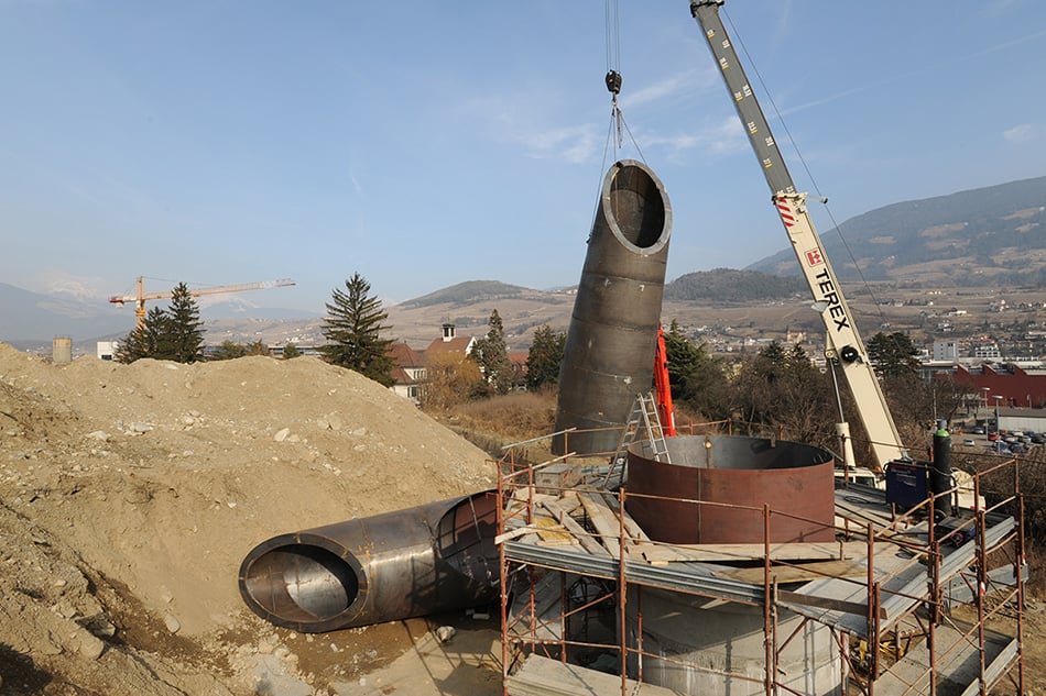 Modus 建筑事务所在南蒂罗尔的环路项目包括雕塑混凝土门户