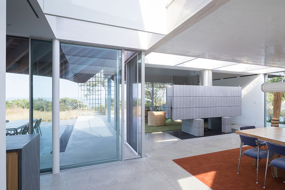 北叉住宅由 SO – IL 与 Shenton 建筑事务所共同设计，是纽约的一处休憩场所，由四个山墙体量组成