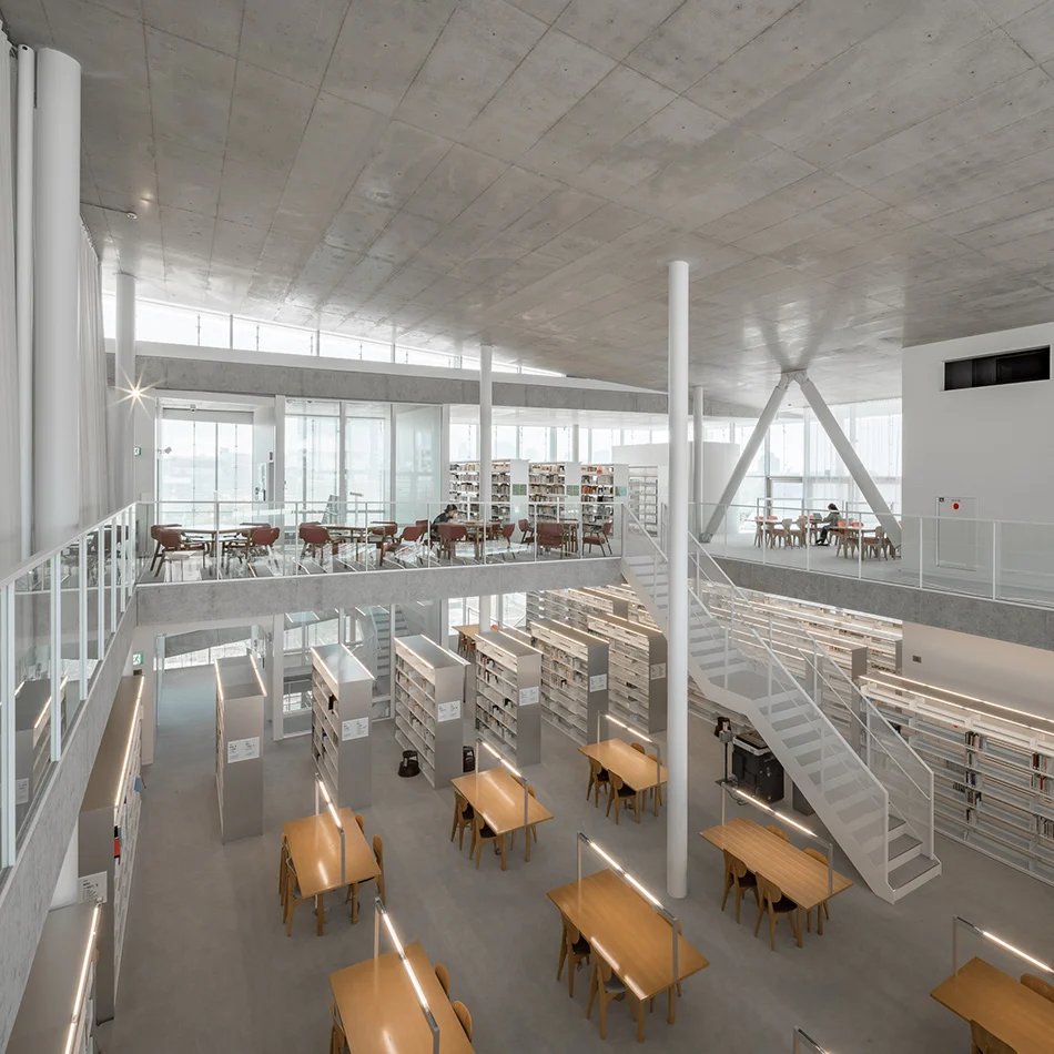 妹岛和世设计的日本女子大学图书馆 摄影：vincent hecht