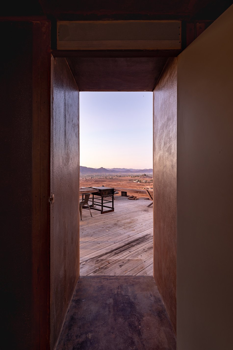 alejandro d'acosta 将 casa elias 建造为“观察和研究景观的站”