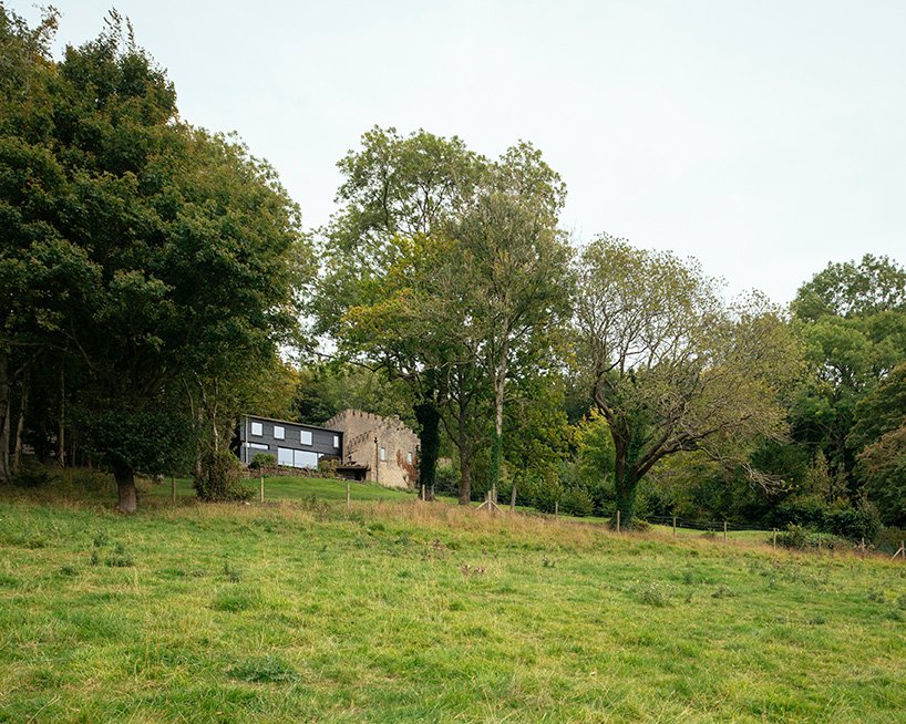 皮尔斯泰勒改造和改造了他位于英格兰西南部的“月光”房子