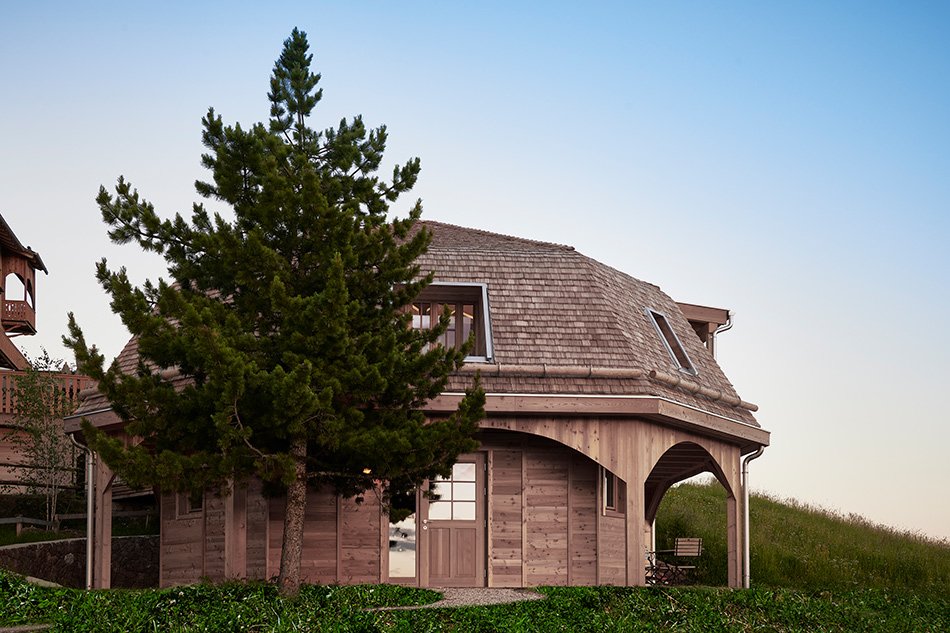 AMDL CIRCLE + michele de lucchi 使用回收的木材建造南蒂罗尔的酒店建筑