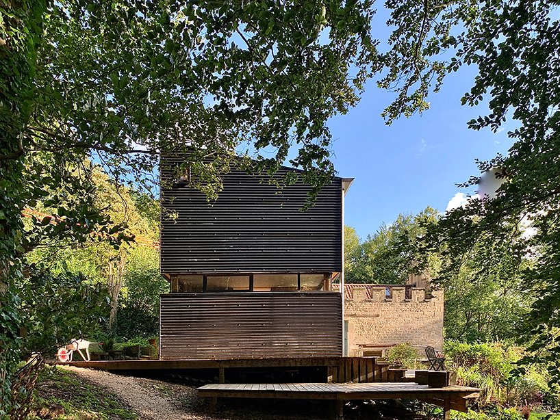 皮尔斯泰勒改造和改造了他位于英格兰西南部的“月光”房子