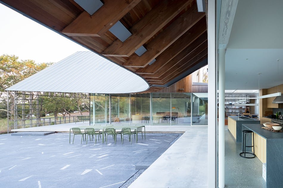 北叉住宅由 SO – IL 与 Shenton 建筑事务所共同设计，是纽约的一处休憩场所，由四个山墙体量组成