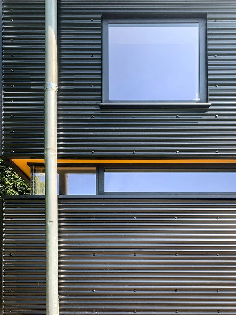 皮尔斯泰勒改造和改造了他位于英格兰西南部的“月光”房子