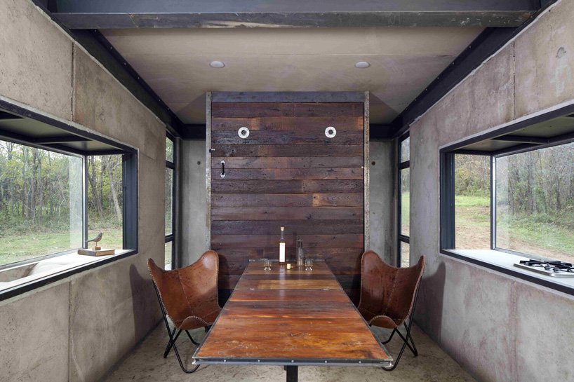 悬臂吊床完成了美国 greenspur 的离网“失落的威士忌”小屋 悬臂吊床完成了美国 greenspur 的离网“失落的威士忌”小屋