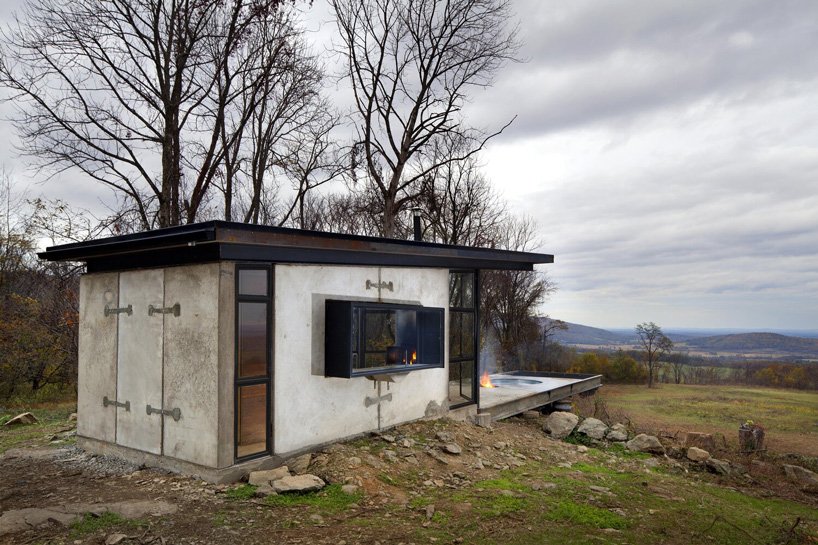 悬臂吊床完成了美国 greenspur 的离网“失落的威士忌”小屋 悬臂吊床完成了美国 greenspur 的离网“失落的威士忌”小屋