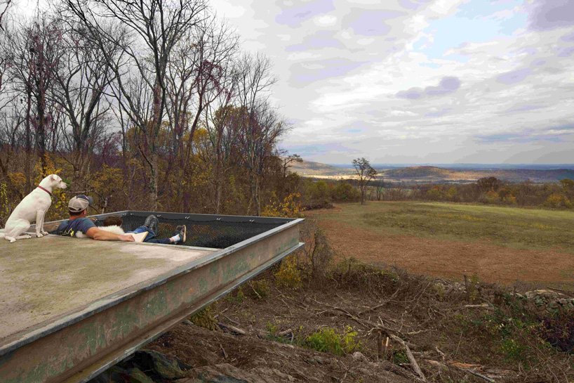 悬臂吊床完成了美国 greenspur 的离网“失落的威士忌”小屋 悬臂吊床完成了美国 greenspur 的离网“失落的威士忌”小屋