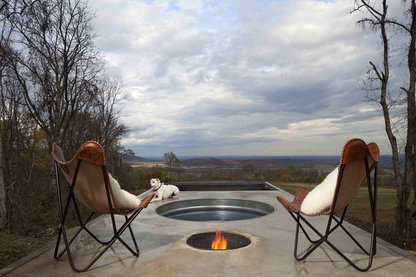 悬臂吊床完成了美国 greenspur 的离网“失落的威士忌”小屋 悬臂吊床完成了美国 greenspur 的离网“失落的威士忌”小屋