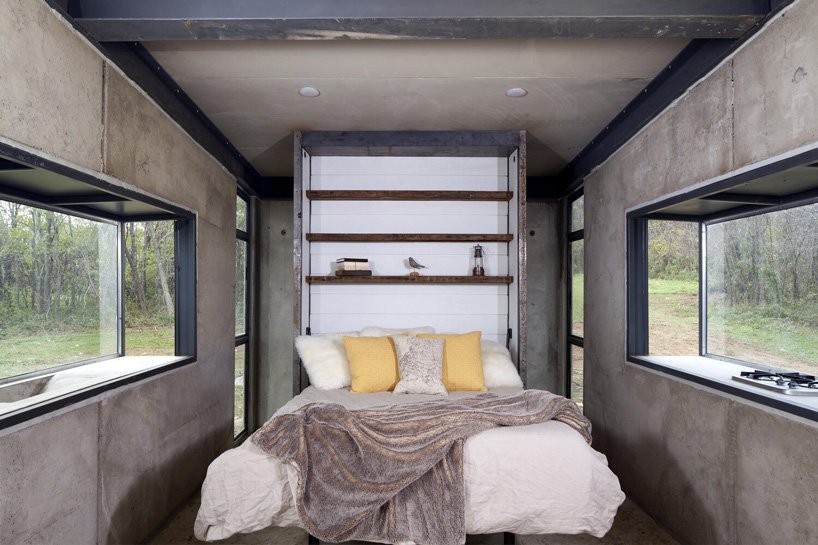 悬臂吊床完成了美国 greenspur 的离网“失落的威士忌”小屋 悬臂吊床完成了美国 greenspur 的离网“失落的威士忌”小屋