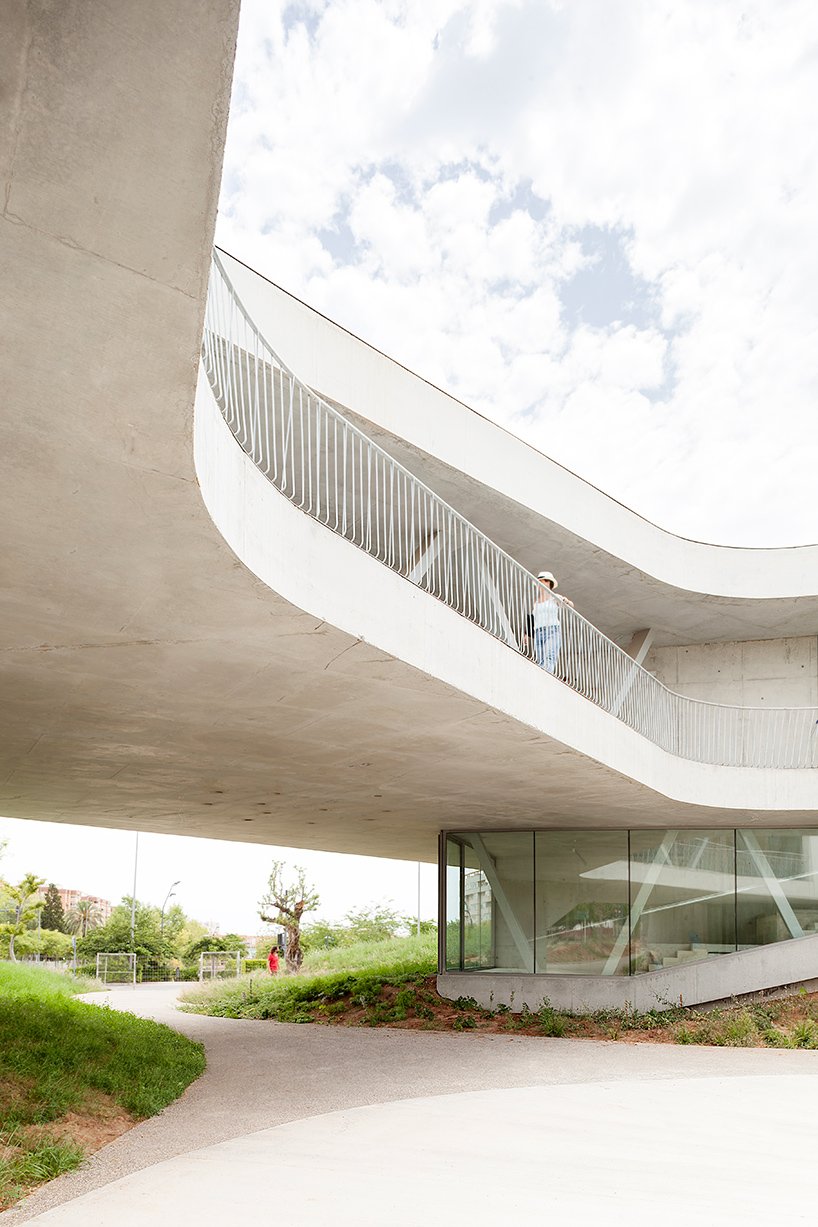 grupo aranea 通过庞大的绿色天文台提升了西班牙阿利坎特的公园空间 grupo aranea 通过庞大的绿色天文台提升了西班牙阿利坎特的公园空间