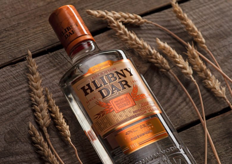 Reynolds 和 Reyner:重新设计传奇的乌克兰伏特加品牌 Reynolds 和 Reyner:重新设计传奇的乌克兰伏特加品牌