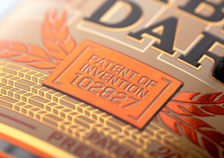 Reynolds 和 Reyner:重新设计传奇的乌克兰伏特加品牌 Reynolds 和 Reyner:重新设计传奇的乌克兰伏特加品牌